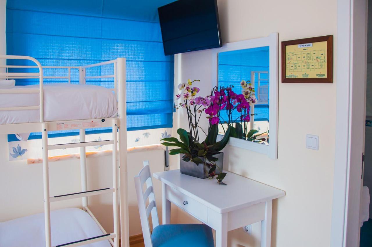 Pedrogao Guesthouse Εξωτερικό φωτογραφία A room at the hostel