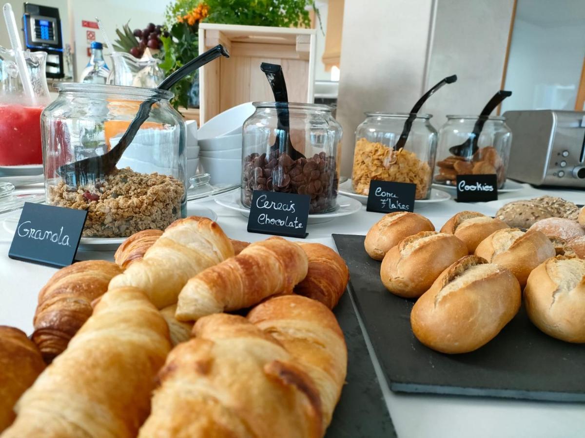 Pedrogao Guesthouse Εξωτερικό φωτογραφία A breakfast buffet